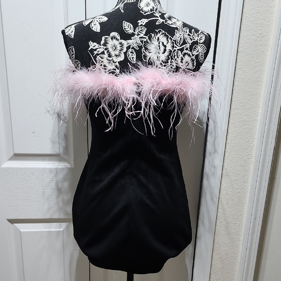 Holly Feather Black Dress with Pink Feather Trim And Matching Gloves L - Picture 4 of 8